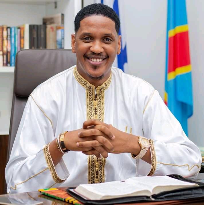 RDC : Le prophète Joël Francis Tatu annonce le lancement de sa ligne des vêtements “Jft Couture”
