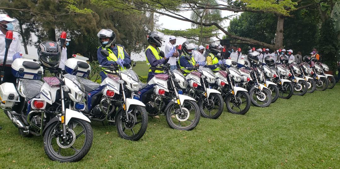 Nord-Kivu : Les Ets Nzoli remettent 14 motos scooters à la Police pour renforcer la sécurité